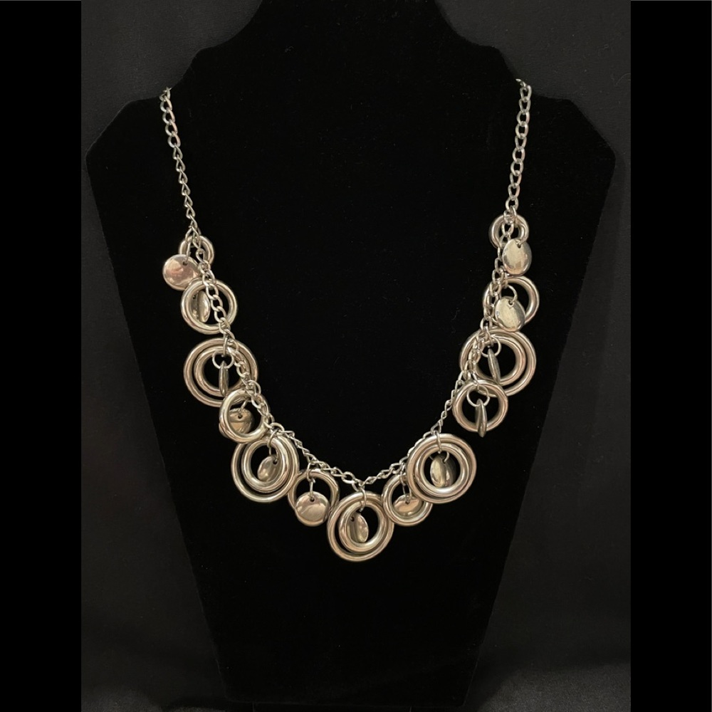 3 for $18 🎁 Silver necklace.
